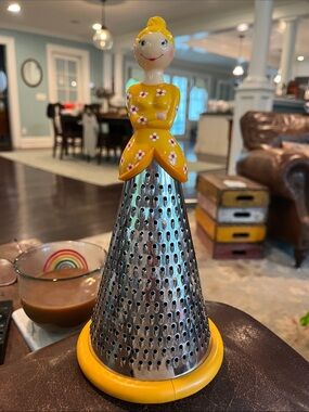 Vintage Pylones "Ma Dame" Cheese Grater Blonde Lady in Yellow Dress